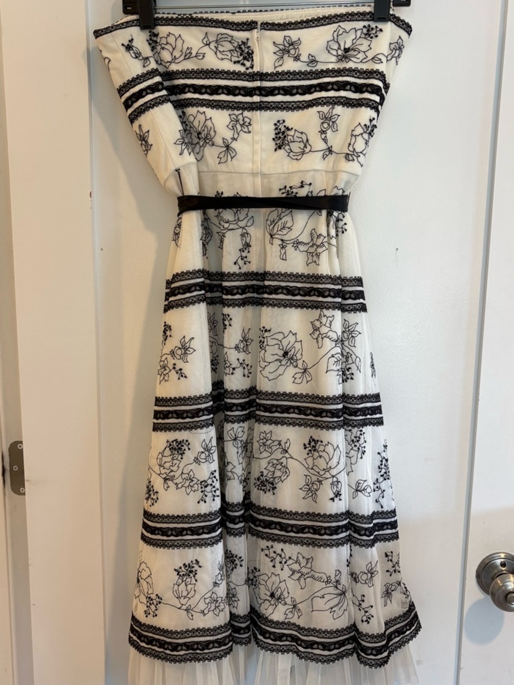 BCBG Max Azaria Strapless Embroidered Beaded Dress Size 8 - Picture 3 of 11